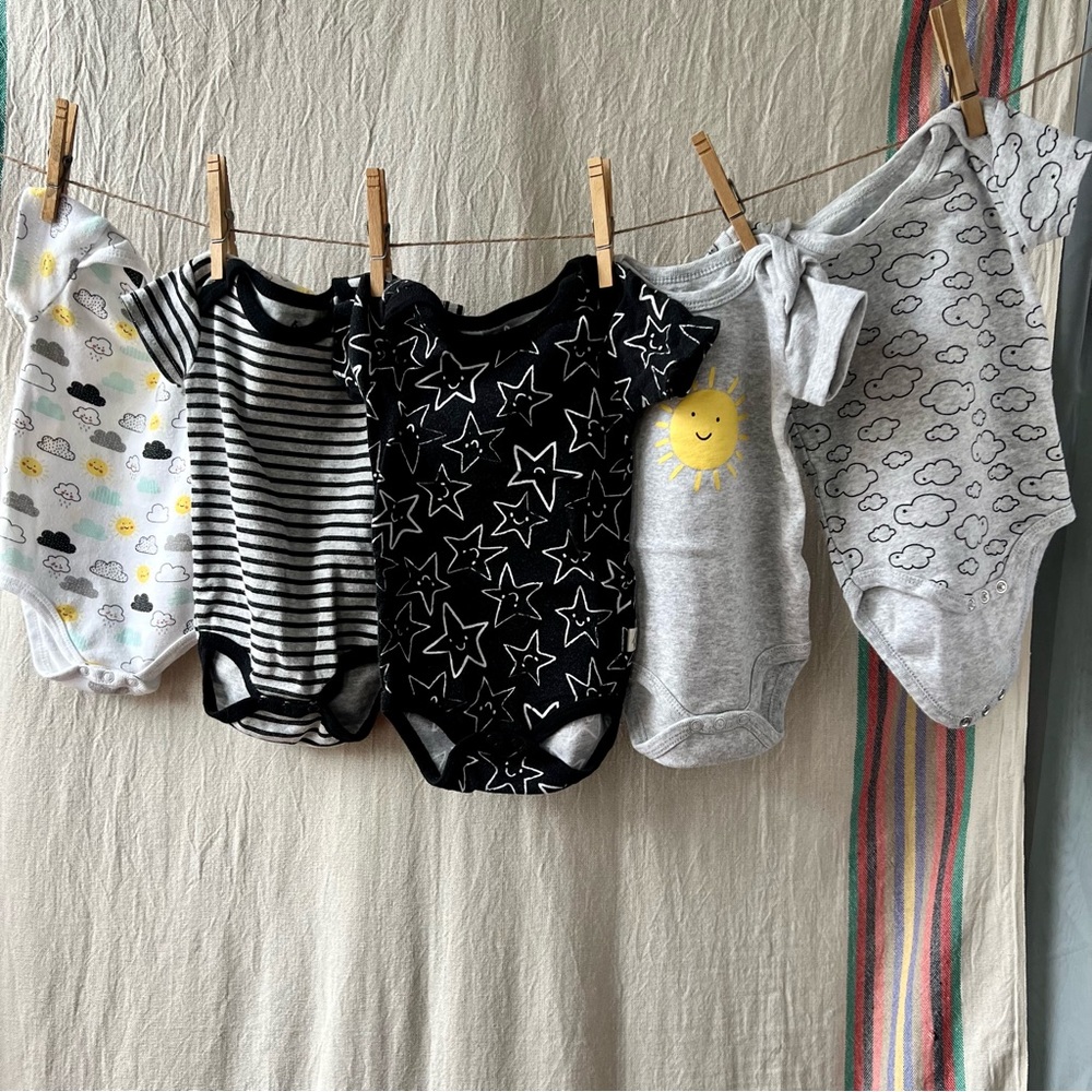 🌟5🌟 Snugabye Print Bodysuits. 3-6m.